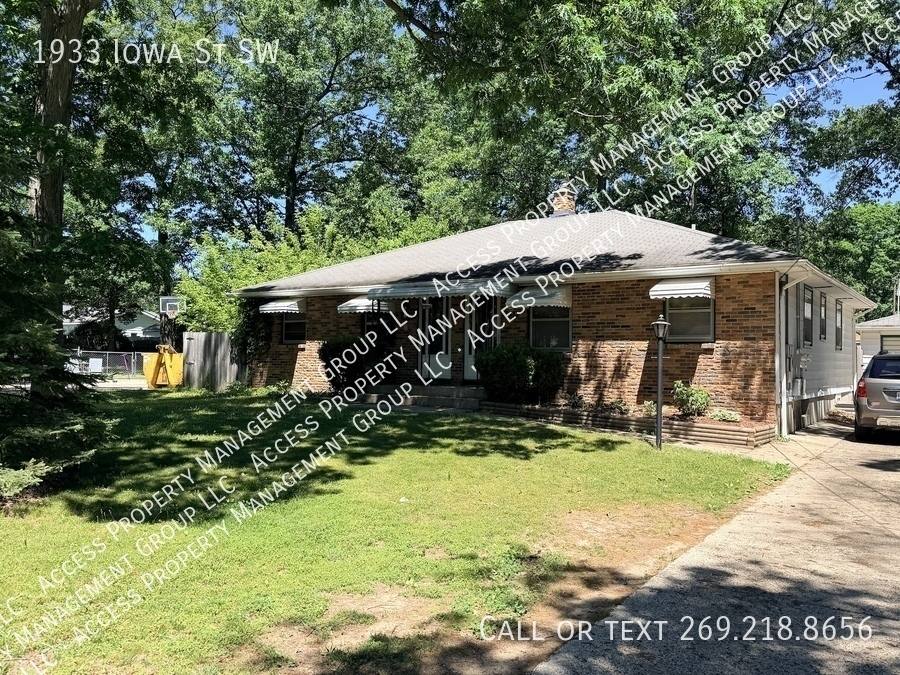 House for rent at 1933 Iowa St SW, Wyoming, MI 49519