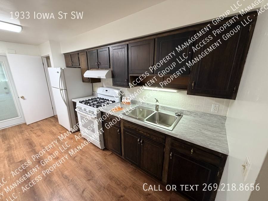 House for rent at 1933 Iowa St SW, Wyoming, MI 49519