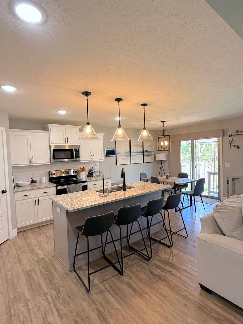 House for rent at 604 N Eagle Park Dr, Nixa, MO 65714