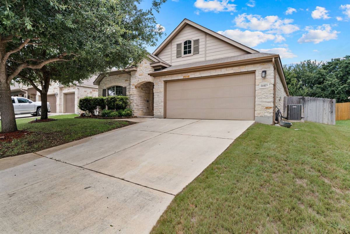 House for rent at 14415 High Plains Dr, San Antonio, TX 78254