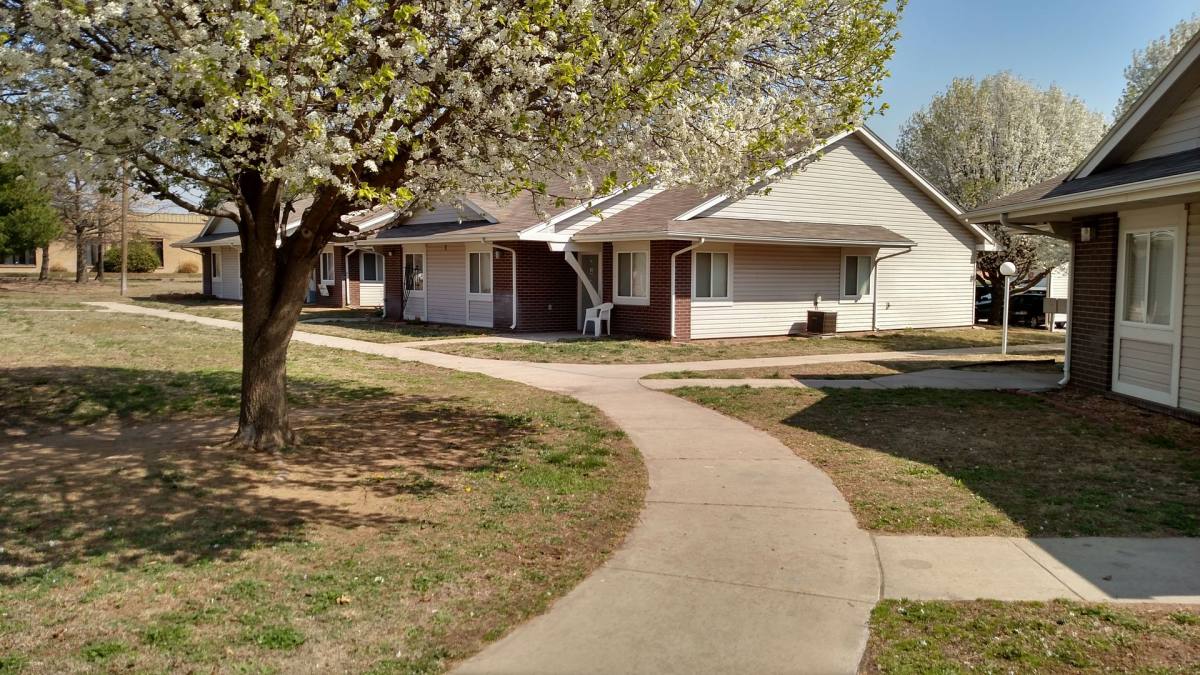 Townhouse for rent at 1500 E 6th St, Pratt, KS 67124