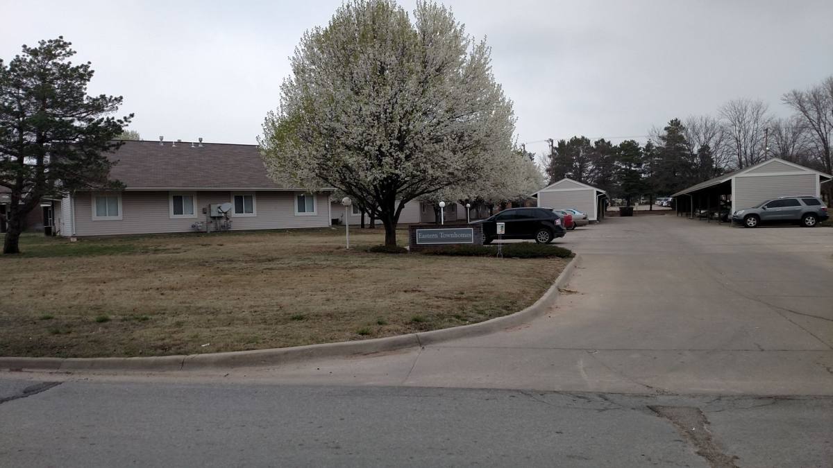 Townhouse for rent at 1500 E 6th St, Pratt, KS 67124