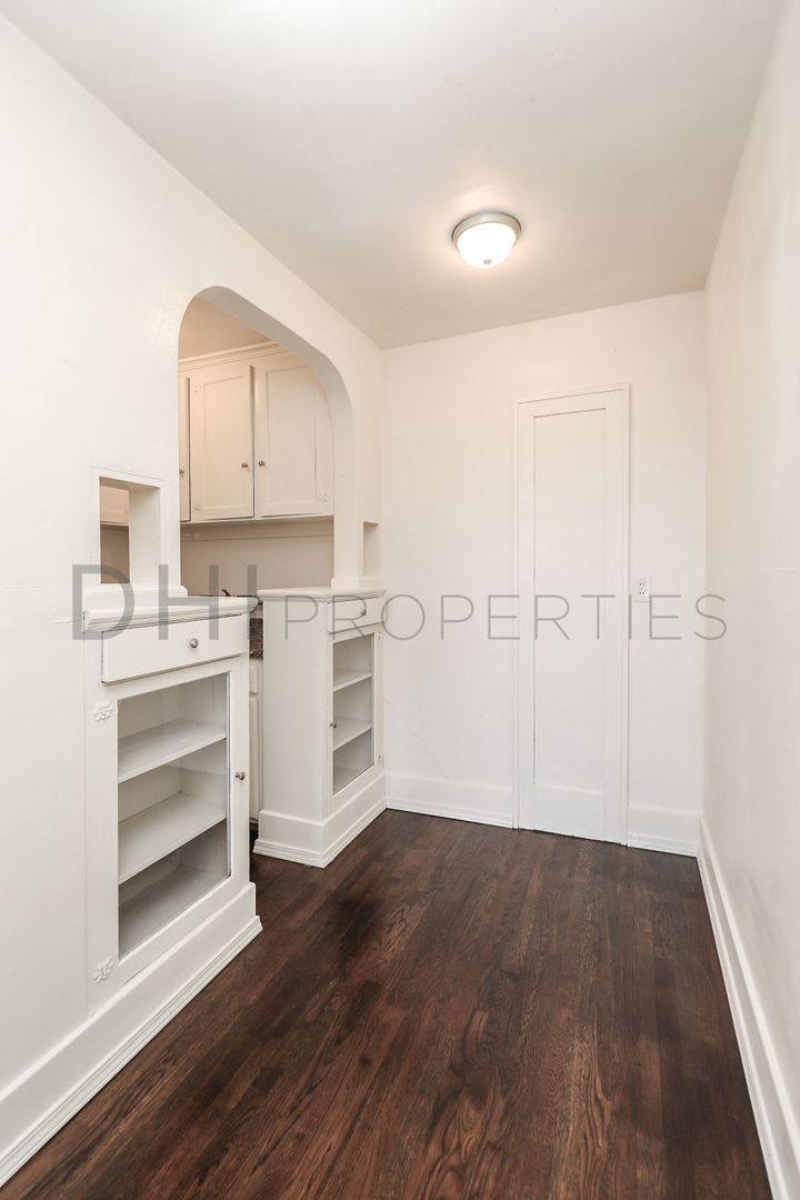 Apartment for rent at 1209 Commerce Ave, Longview, WA 98632