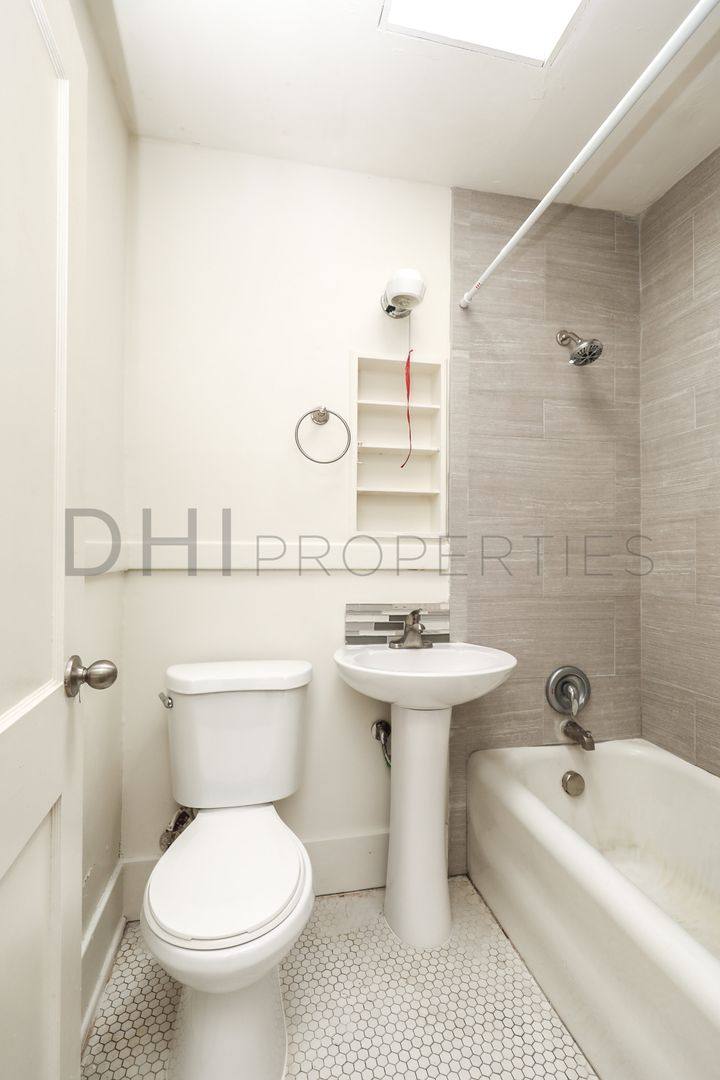 Apartment for rent at 1209 Commerce Ave, Longview, WA 98632