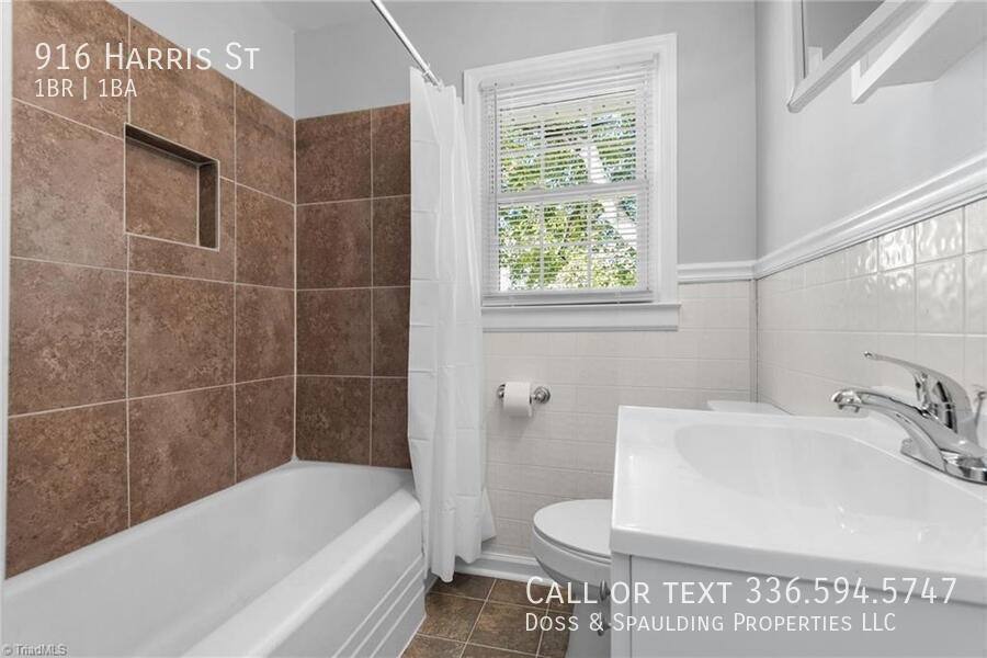 Apartment for rent at 916 Harris St, Burlington, NC 27217