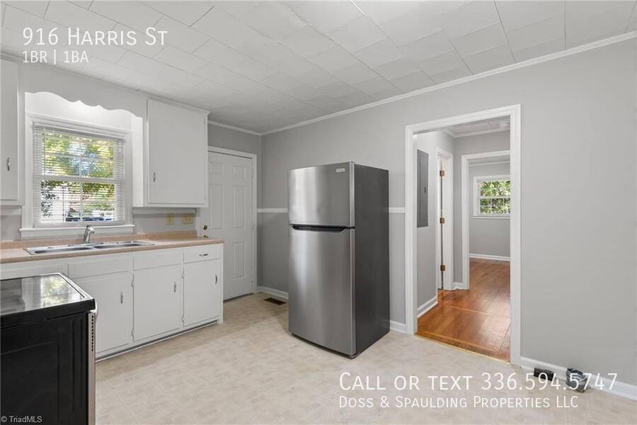 Apartment for rent at 916 Harris St, Burlington, NC 27217
