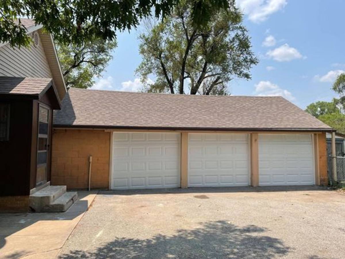 House for rent at 120 E Ave, South Hutchinson, KS 67505