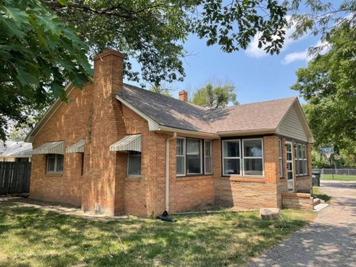 House for rent at 120 E Ave, South Hutchinson, KS 67505