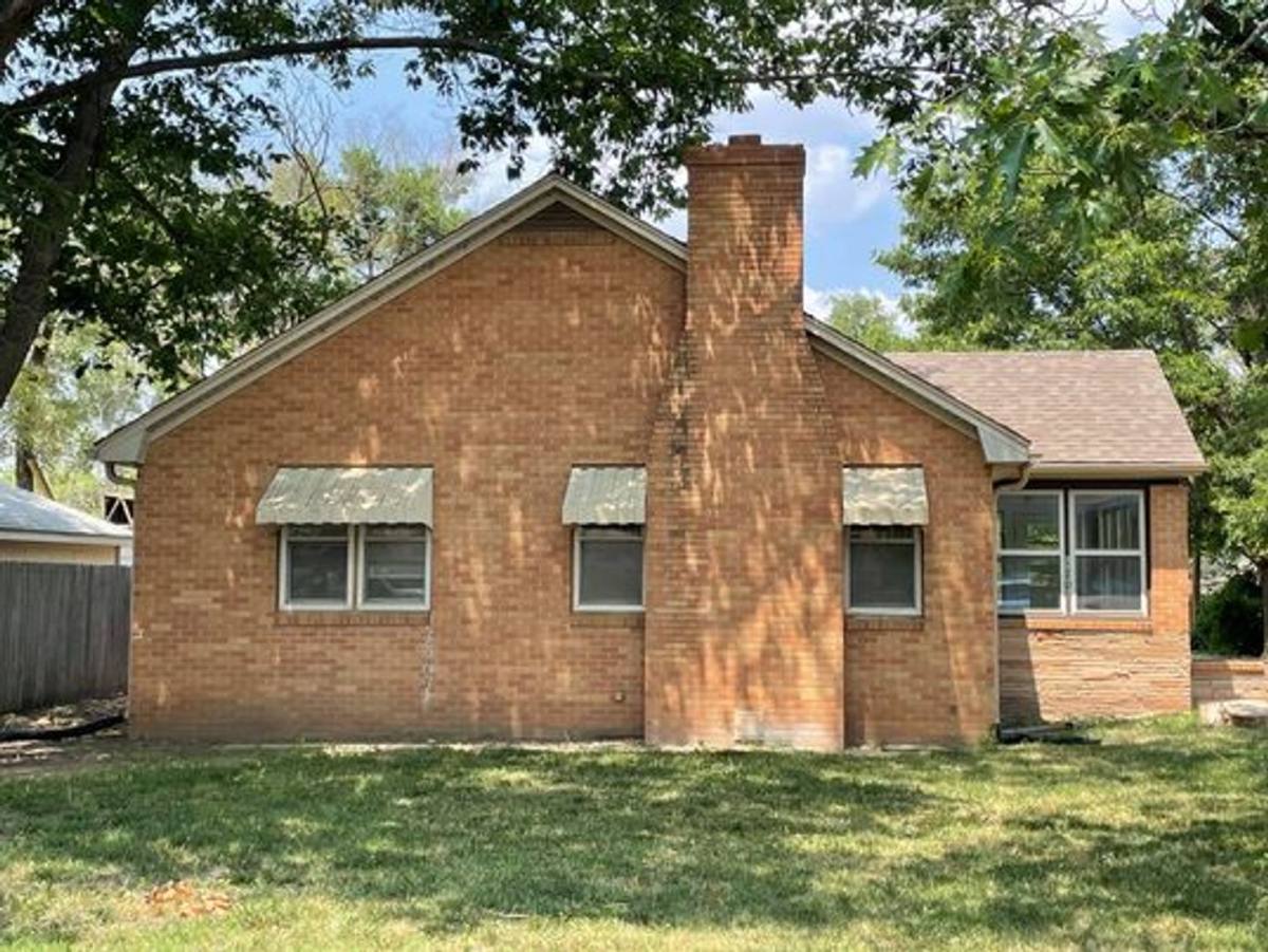 House for rent at 120 E Ave, South Hutchinson, KS 67505