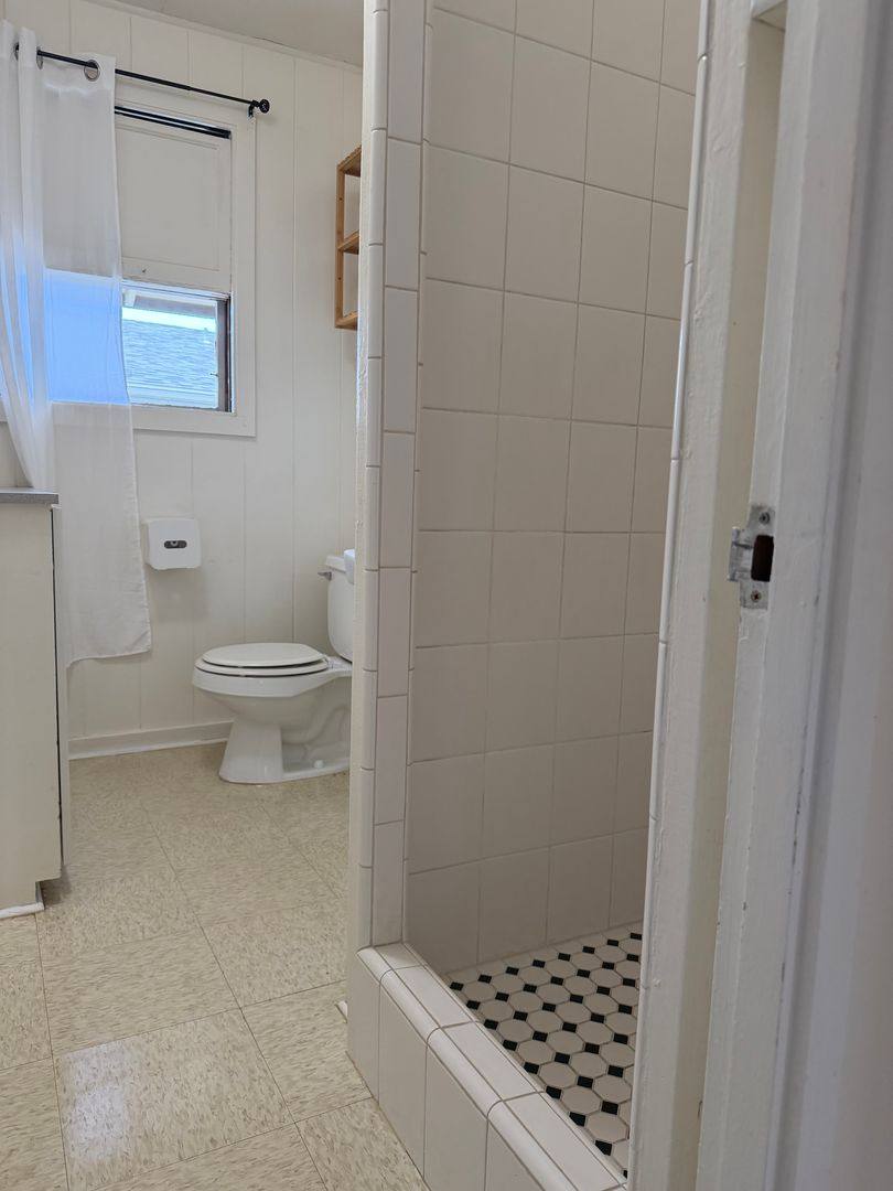 Apartment for rent at 2459 Kapiolani Blvd, Honolulu, HI 96826