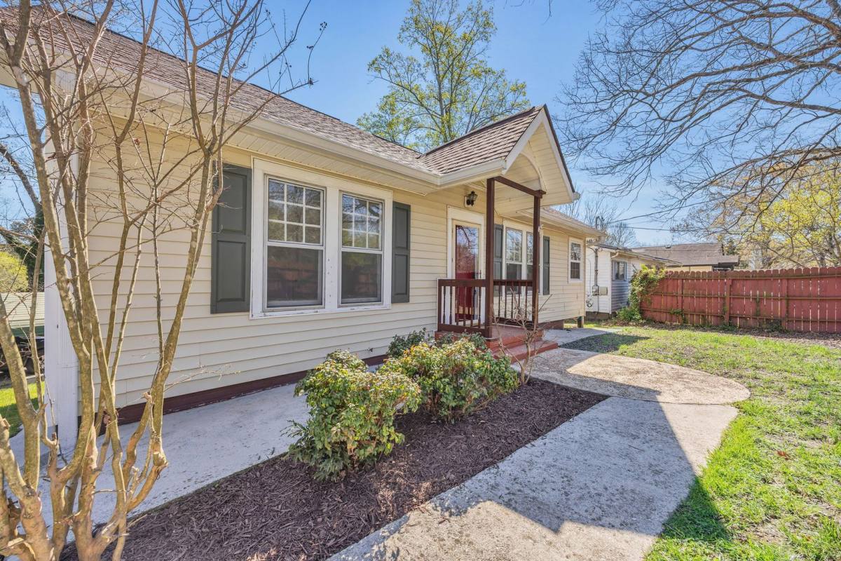 House for rent at 156 Greens Lake Rd, Rossville, GA 30741