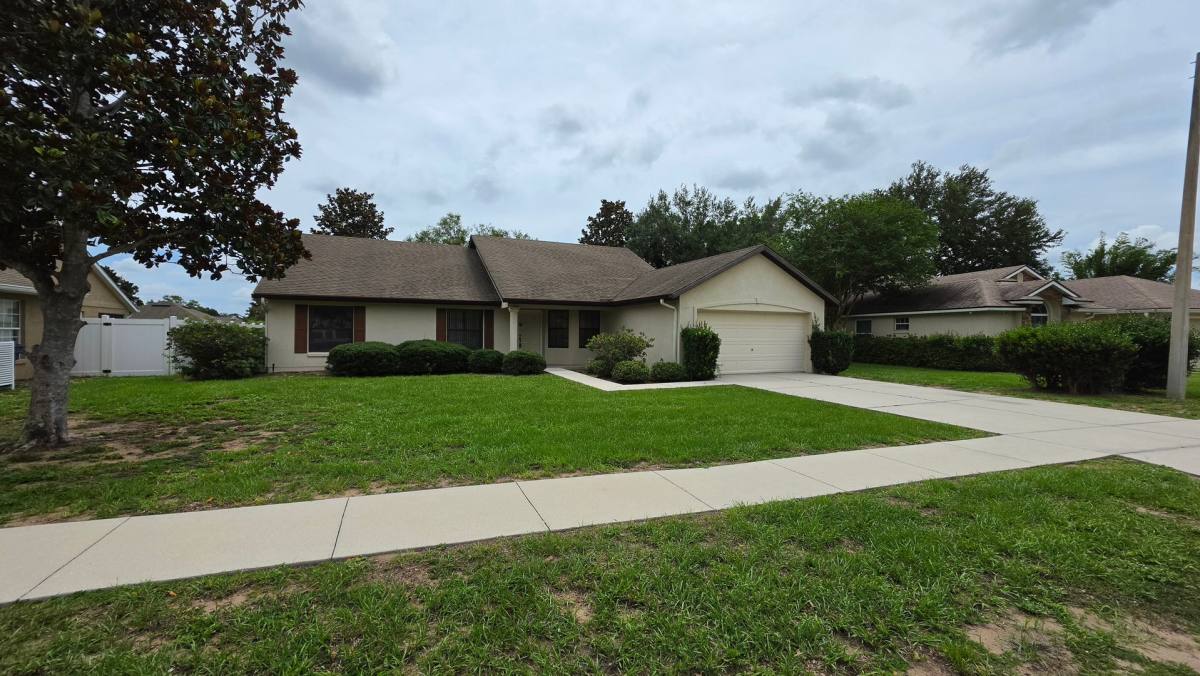 House for rent at 4659 Treasure Cay Rd, Tavares, FL 32778