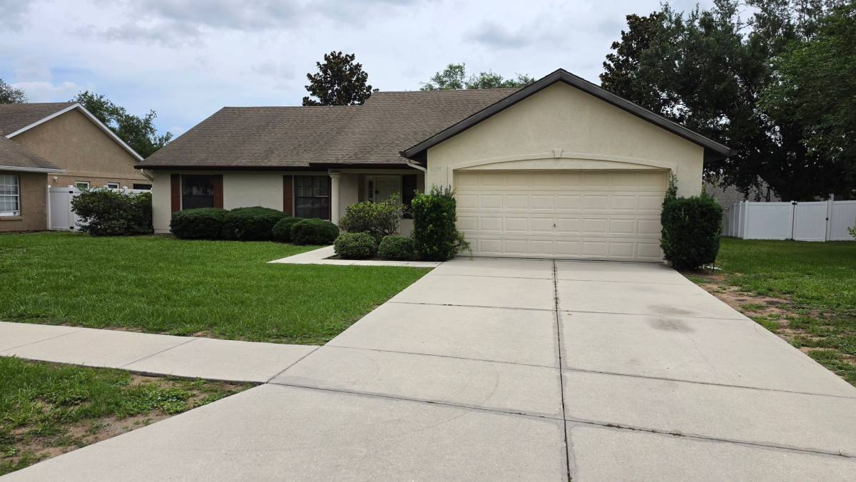 House for rent at 4659 Treasure Cay Rd, Tavares, FL 32778