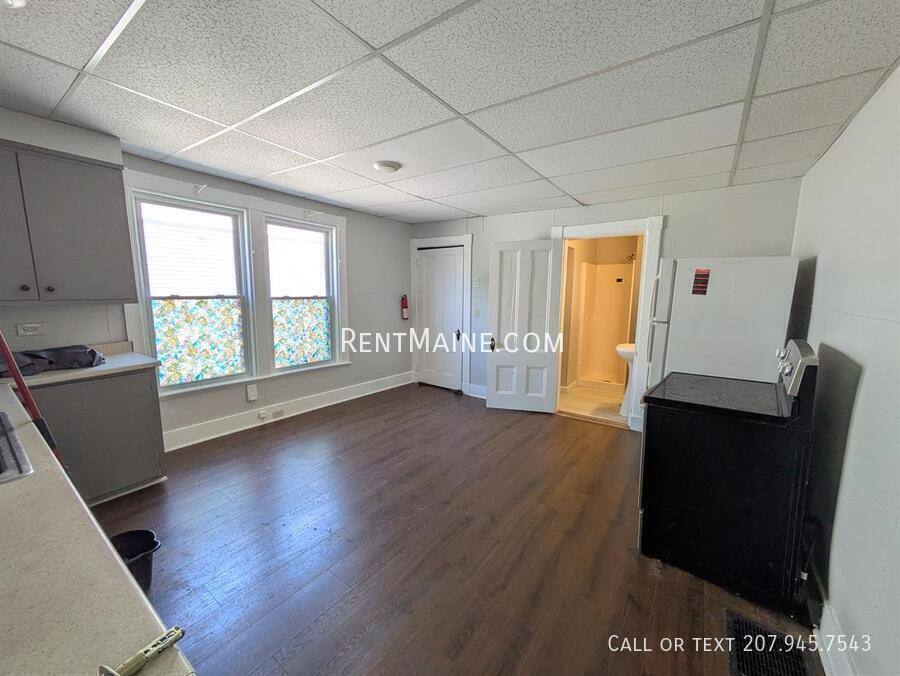 Apartment for rent at 204 Maple St #1, Bangor, ME 04401