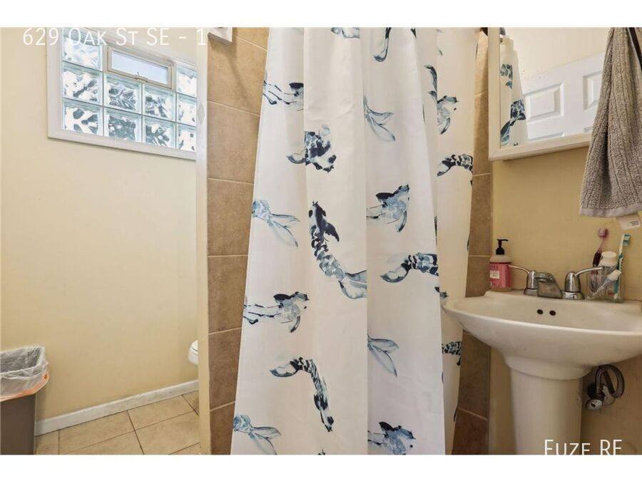 Apartment for rent at 629 Oak St SE #1, Minneapolis, MN 55414