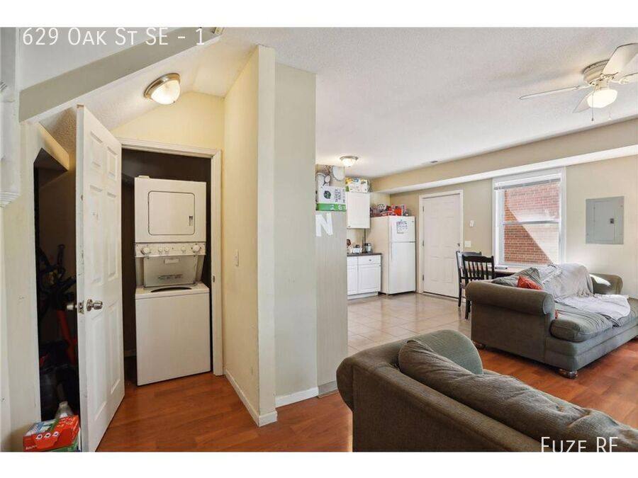 Apartment for rent at 629 Oak St SE #1, Minneapolis, MN 55414