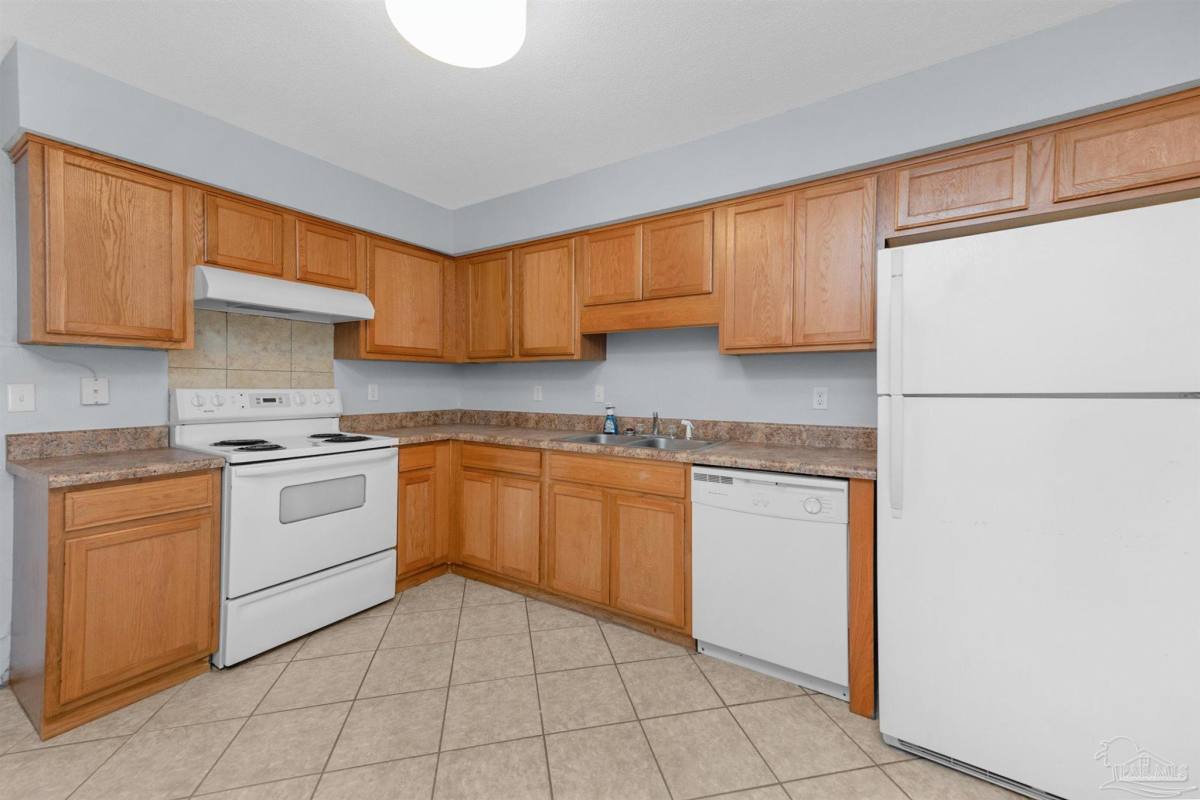 Townhouse for rent at 10150 Guidy Lane, Pensacola, FL 32514