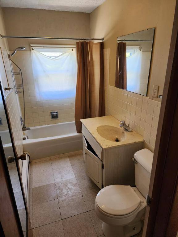 Apartment for rent at 20 E Empire St #5, Freeport, IL 61032