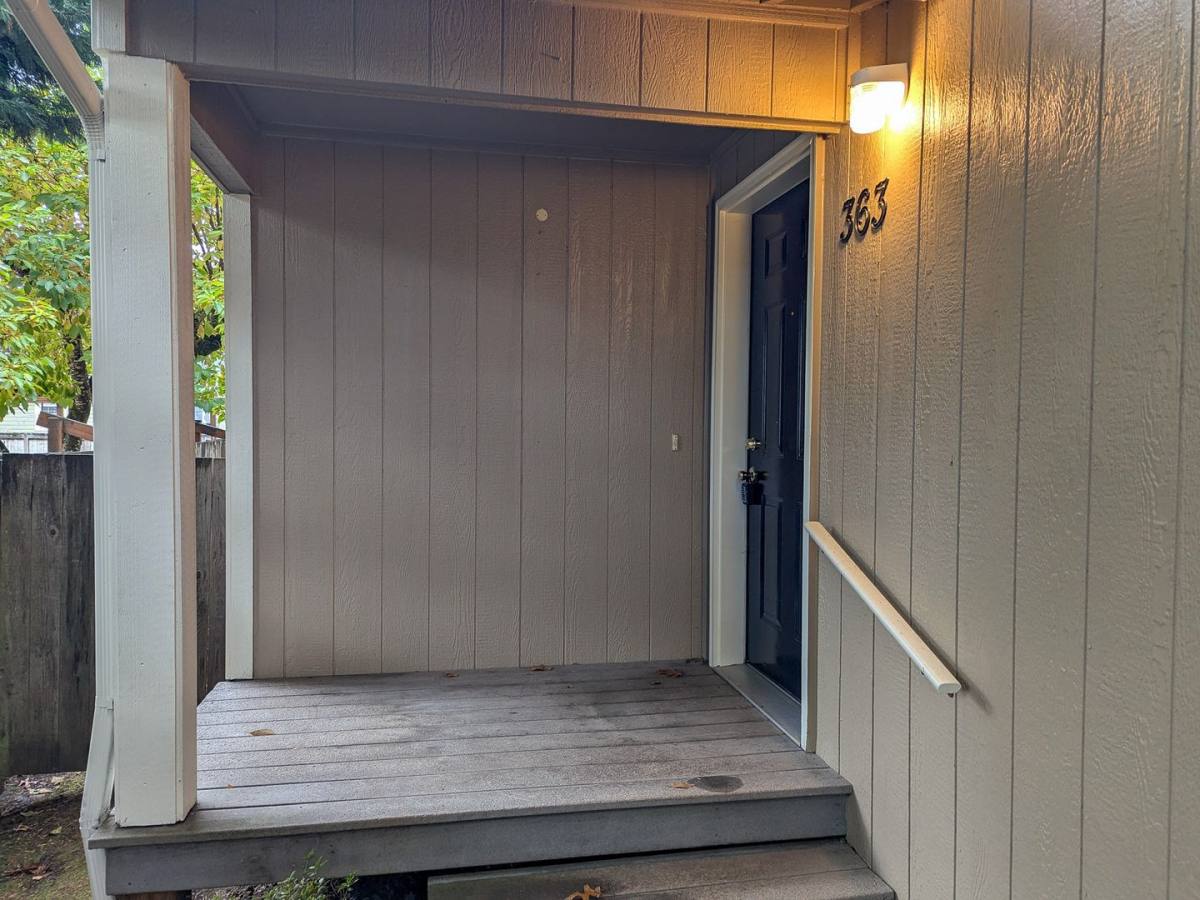 Apartment for rent at 361-363 21st St SE, Salem, OR 97301