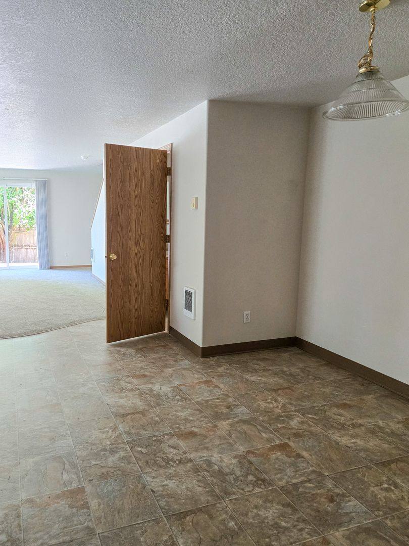Apartment for rent at 361-363 21st St SE, Salem, OR 97301