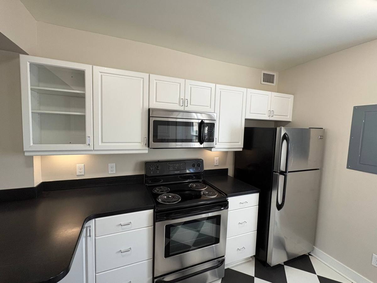 Apartment for rent at 3918 Cass St, Omaha, NE 68131