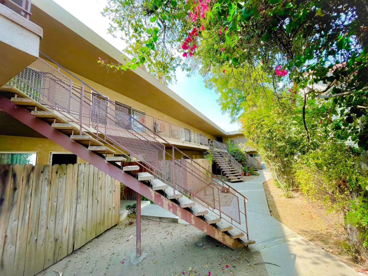 Apartment for rent at 405 N Marengo Ave, Pasadena, CA 91101