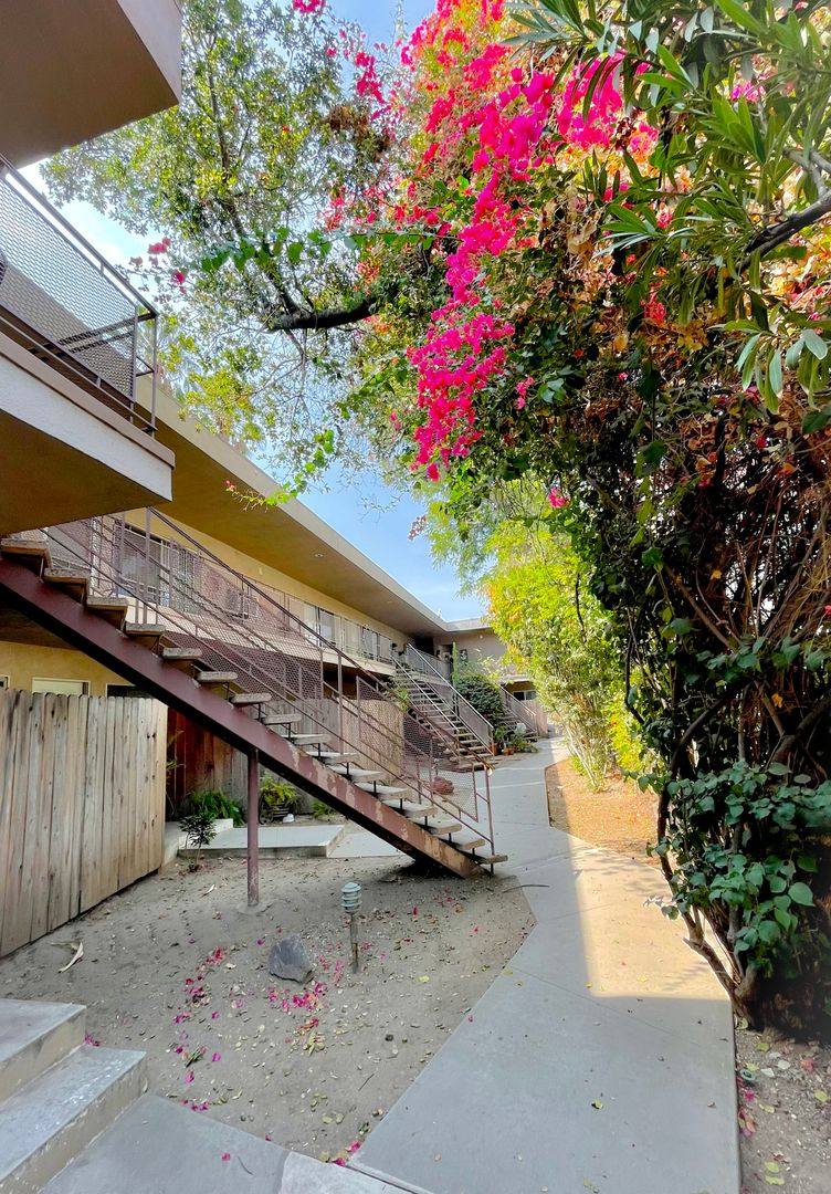 Apartment for rent at 405 N Marengo Ave, Pasadena, CA 91101