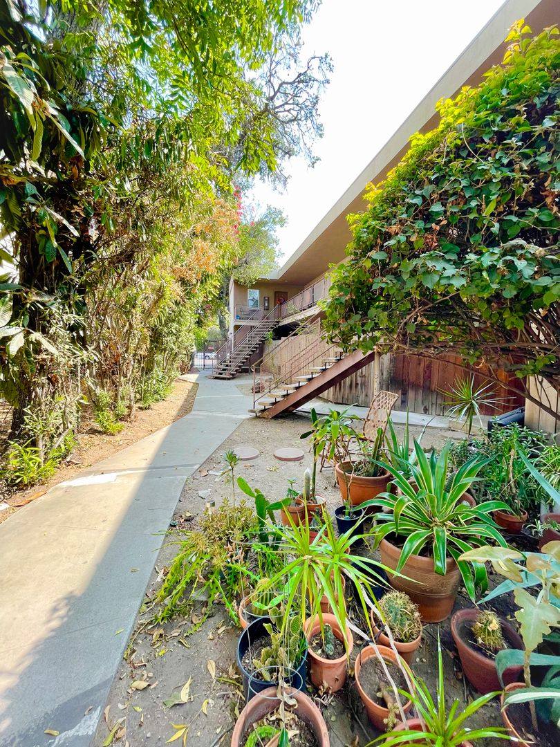 Apartment for rent at 405 N Marengo Ave, Pasadena, CA 91101
