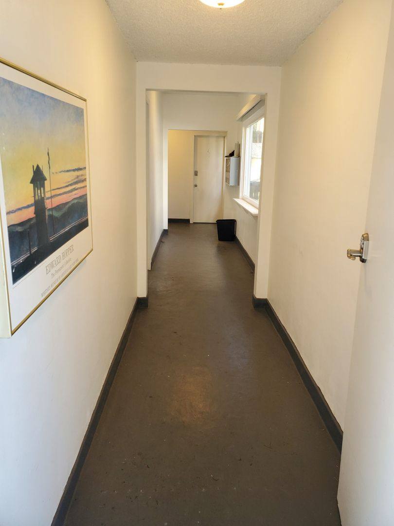 Apartment for rent at 25 Clubhouse Ave, Venice, CA 90291