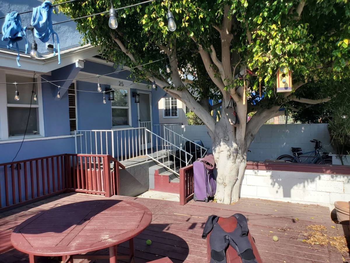 Apartment for rent at 25 Clubhouse Ave, Venice, CA 90291