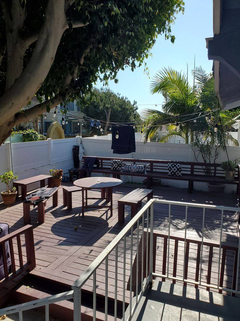 Apartment for rent at 25 Clubhouse Ave, Venice, CA 90291
