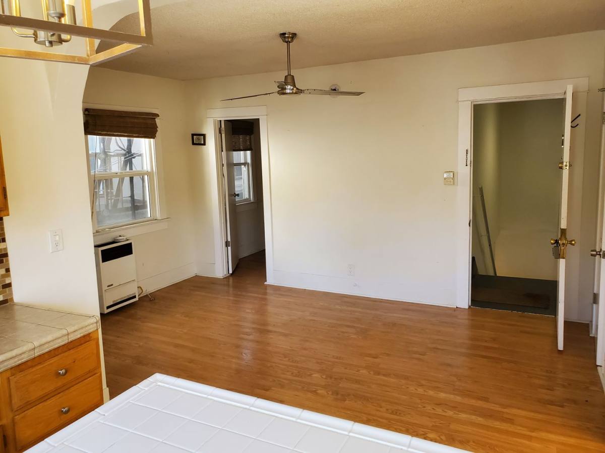 Apartment for rent at 25 Clubhouse Ave, Venice, CA 90291