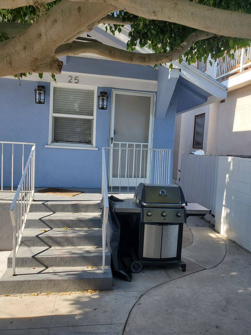 Apartment for rent at 25 Clubhouse Ave, Venice, CA 90291