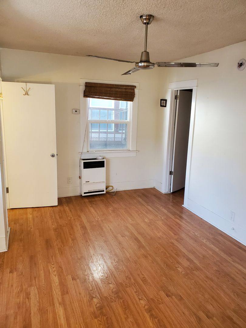 Apartment for rent at 25 Clubhouse Ave, Venice, CA 90291