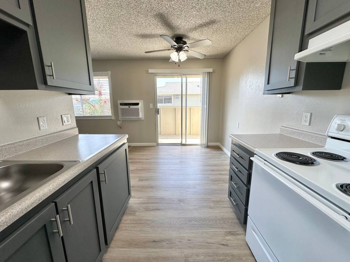 Apartment for rent at 2127 Peach Ave, Clovis, CA 93612