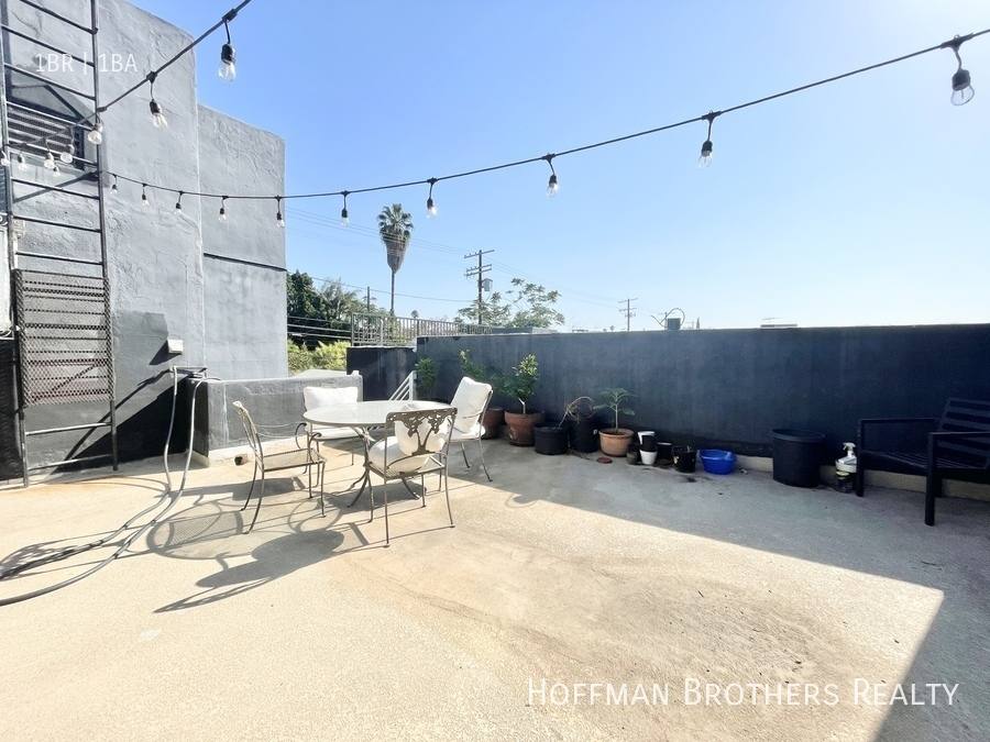 Apartment for rent at 7575 Melrose Ave #3, Los Angeles, CA 90046