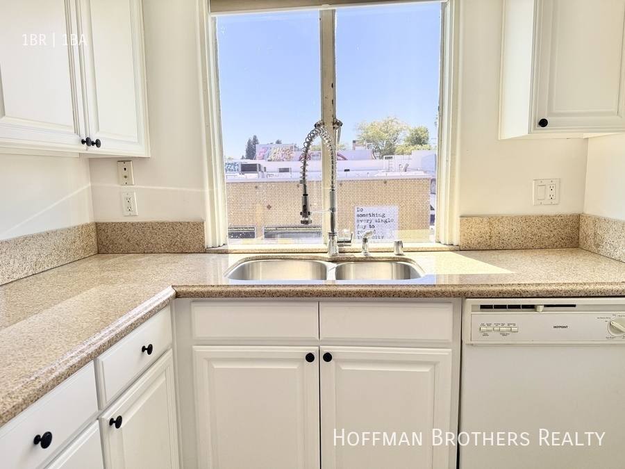 Apartment for rent at 7575 Melrose Ave #3, Los Angeles, CA 90046