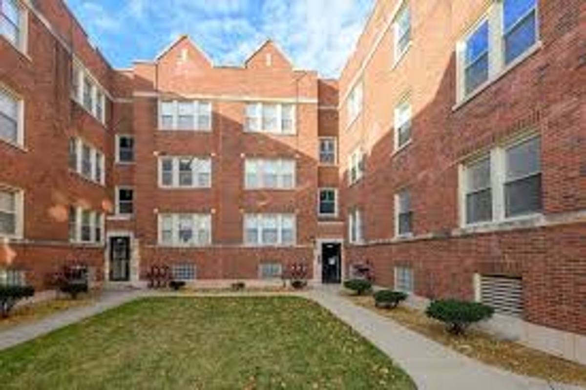 Apartment for rent at 10320 S Walden Parkway, Chicago, IL 60643