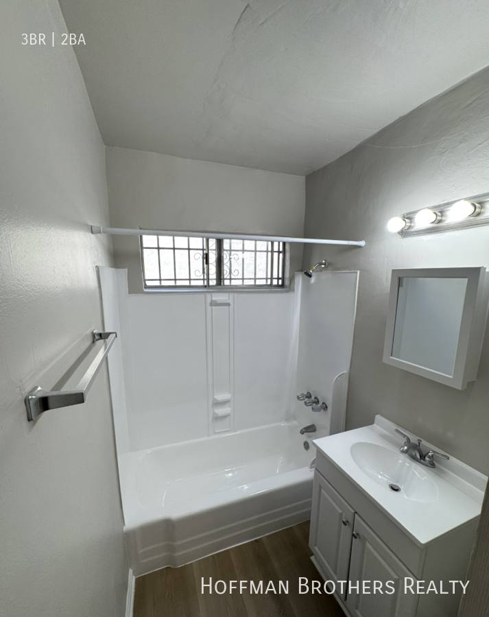 Apartment for rent at 11421 Normandie Ave #5, Los Angeles, CA 90044