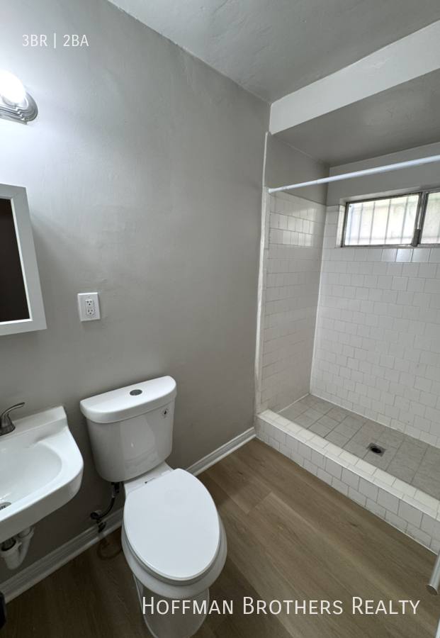Apartment for rent at 11421 Normandie Ave #5, Los Angeles, CA 90044