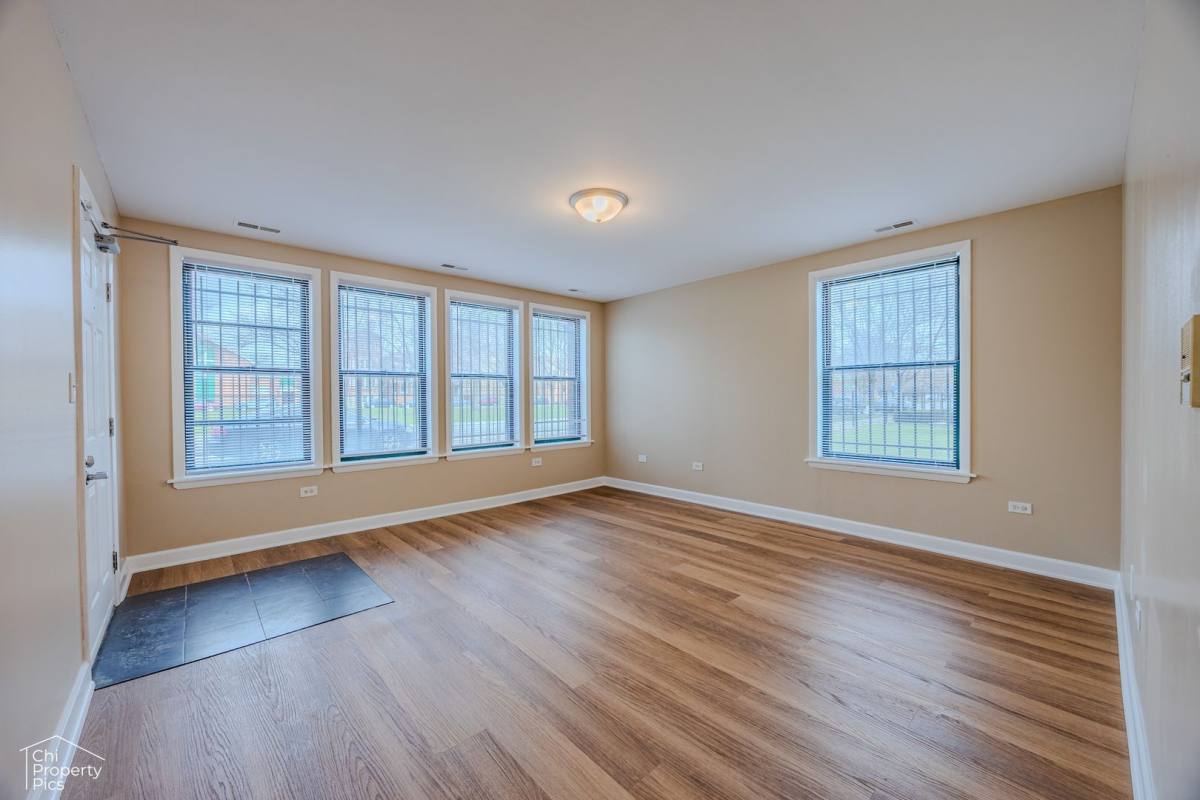Apartment for rent at 3645 W Flournoy St, Chicago, IL 60624