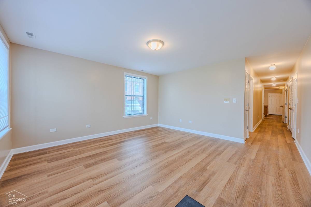 Apartment for rent at 3645 W Flournoy St, Chicago, IL 60624