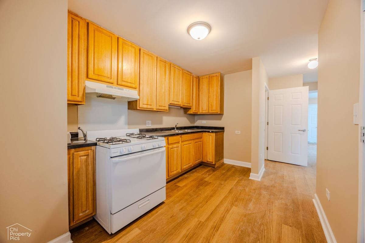 Apartment for rent at 3645 W Flournoy St, Chicago, IL 60624