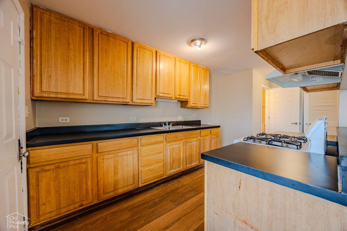 Apartment for rent at 3645 W Flournoy St, Chicago, IL 60624