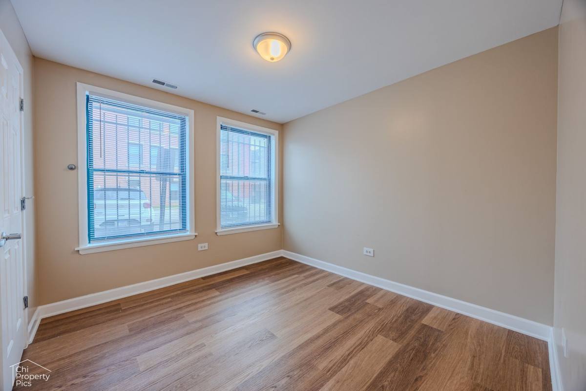 Apartment for rent at 3645 W Flournoy St, Chicago, IL 60624