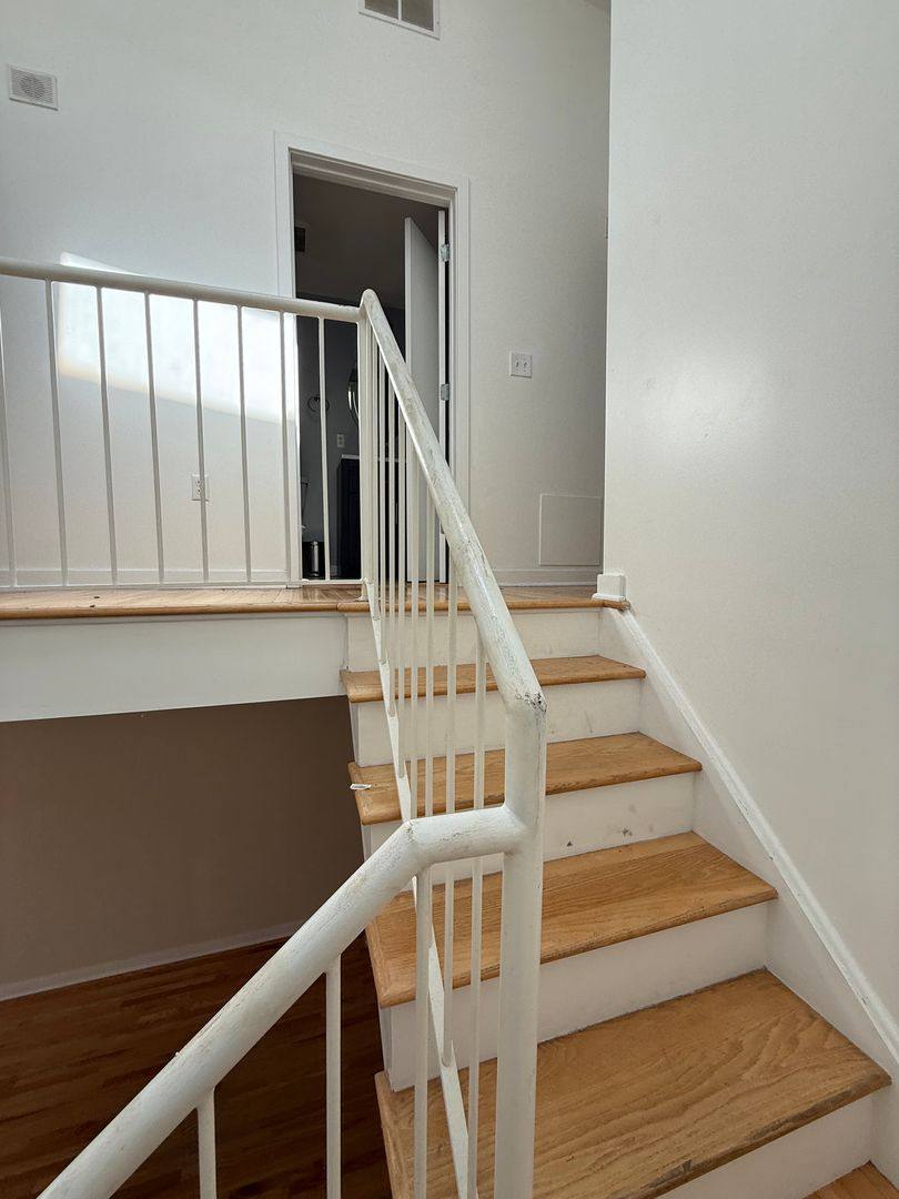 House for rent at 242 Centre St #6, Trenton, NJ 08611