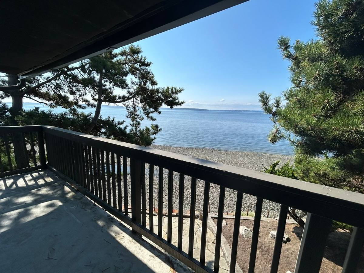 Apartment for rent at 3805 Beach Dr SW, Seattle, WA 98116