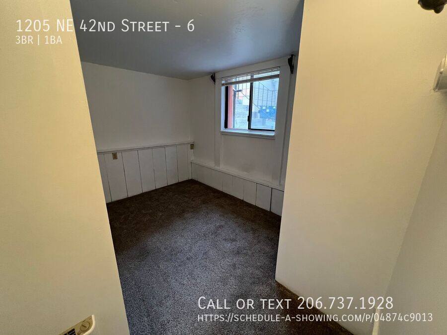 Apartment for rent at 1205 NE 42nd St #6, Seattle, WA 98105