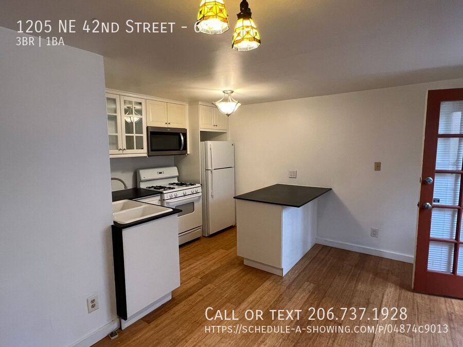 Apartment for rent at 1205 NE 42nd St #6, Seattle, WA 98105