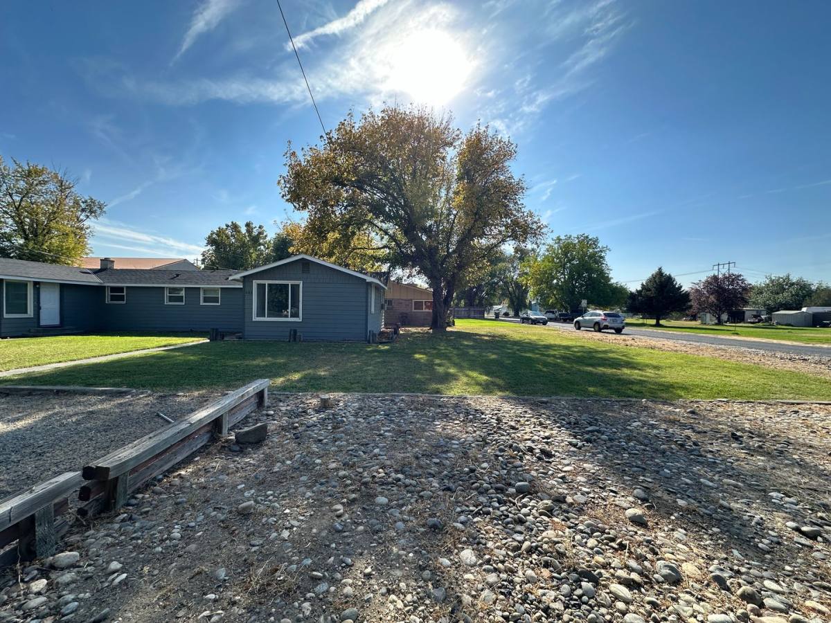 Apartment for rent at 202 204 E, Kennewick, WA 99337